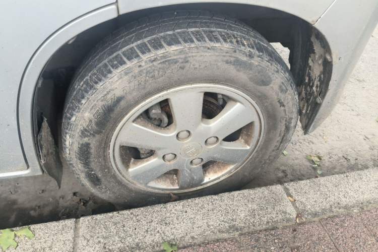 Used FAW Jiabao V80 2013 1.3L Business Comfort Model CA4GX13 Right Front Wheel Hub