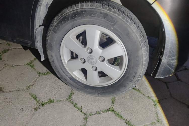 Used FAW Jiabao V80 2013 1.3L Business Comfort Model CA4GX13 Right Front Wheel Hub