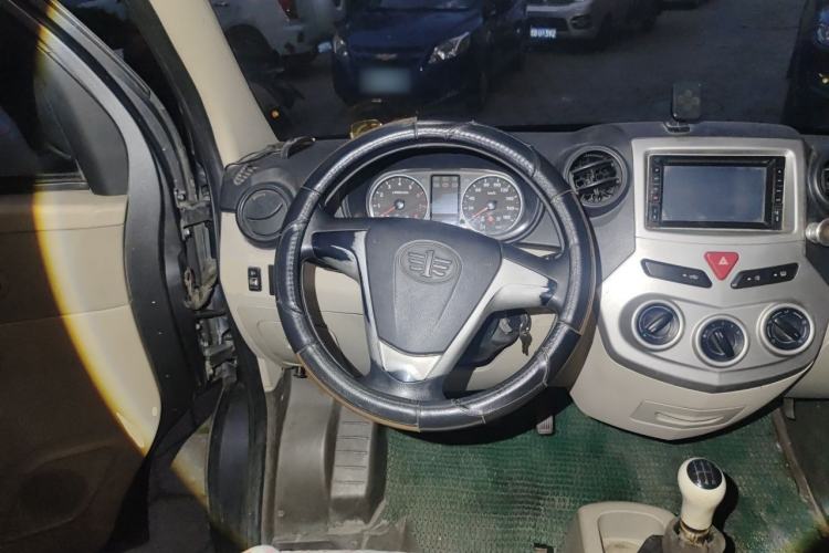 Used FAW Jiabao V80 2013 1.3L Business Comfort Model CA4GX13 Steering Wheel