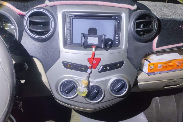 Used FAW Jiabao V80 2013 1.3L Business Comfort Model CA4GX13 Audio And AC Panel
