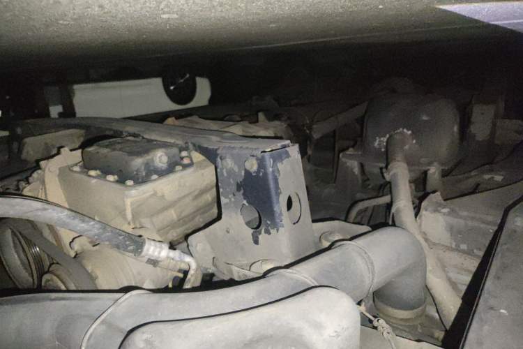 Used FAW Jiabao V80 2013 1.3L Business Comfort Model CA4GX13 Chassis Front Right