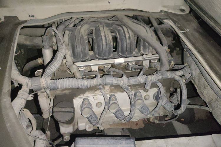 Used FAW Jiabao V80 2013 1.3L Business Comfort Model CA4GX13 Engine Bay