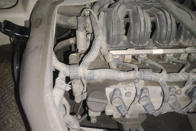 Used FAW Jiabao V80 2013 1.3L Business Comfort Model CA4GX13 Engine Bay Right