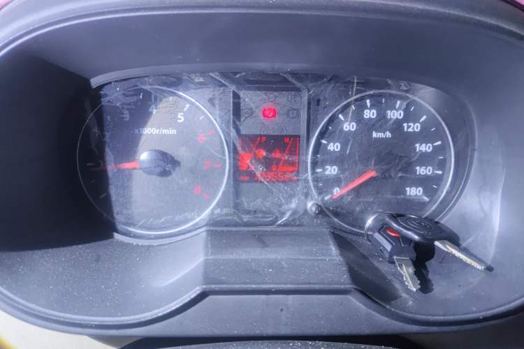 Used FAW Jiabao V80 2013 1.3L Business Comfort Model CA4GX13 Odometer Close Up