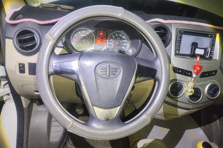 Used FAW Jiabao V80 2013 1.3L Business Comfort Model CA4GX13 Steering Wheel