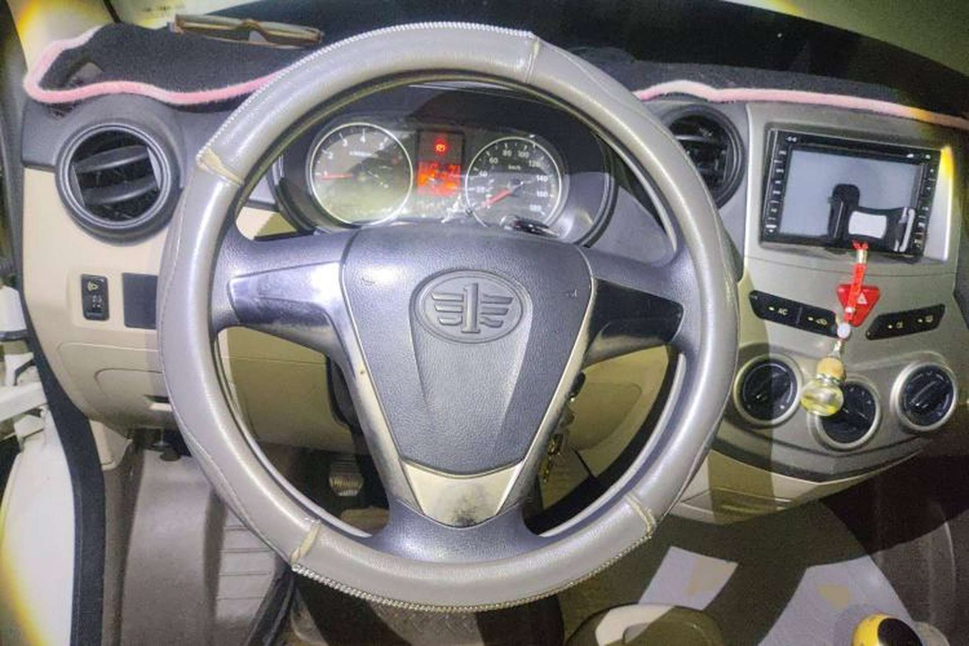 Used FAW Jiabao V80 2013 1.3L Business Comfort Model CA4GX13 Steering Wheel