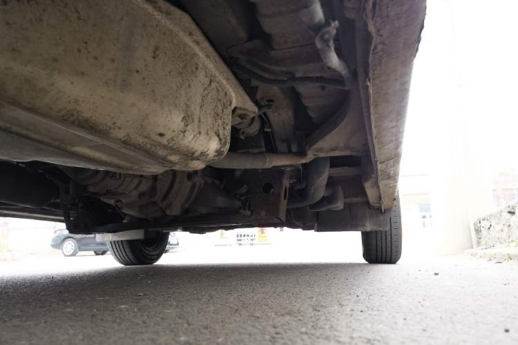 Used FAW Jiabao V80 2014 1.5L Logistics Comfort Model Chassis Rear Right