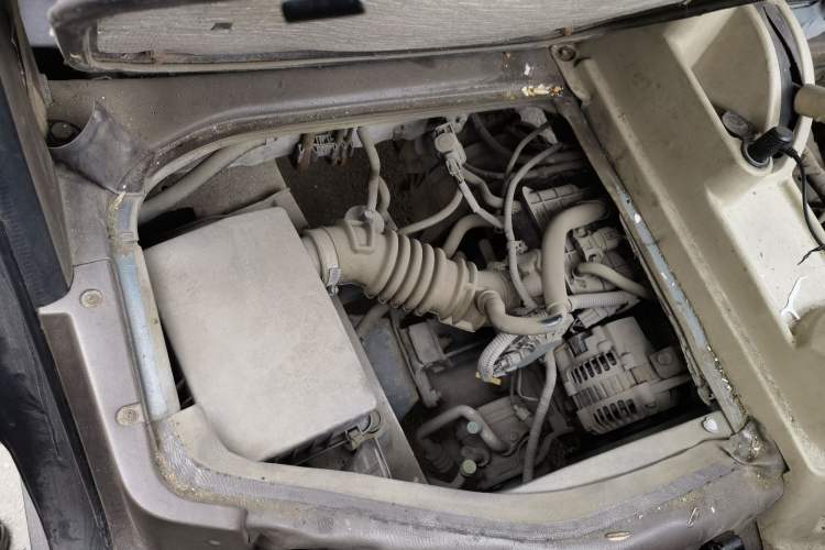Used FAW Jiabao V80 2014 1.5L Logistics Comfort Model Engine Bay Right