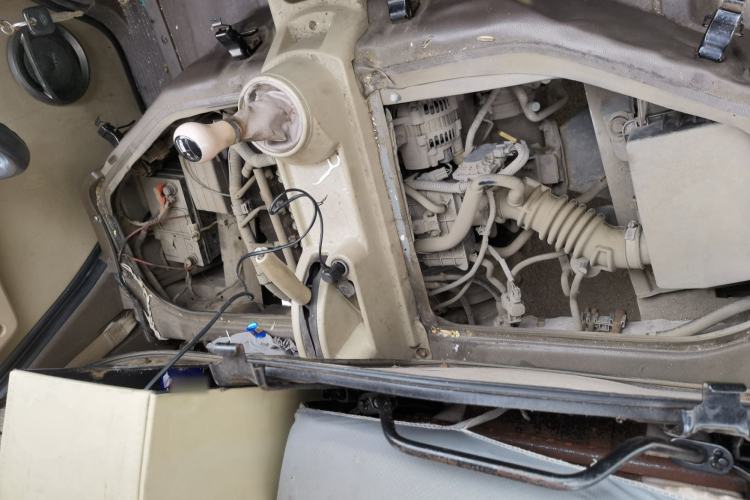 Used FAW Jiabao V80 2014 1.5L Logistics Comfort Model Engine Bay