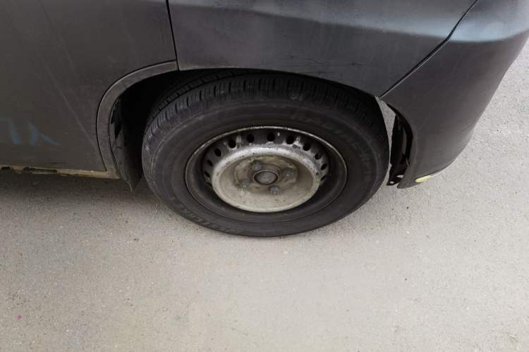 Used FAW Jiabao V80 2014 1.5L Logistics Comfort Model Right Front Wheel Hub