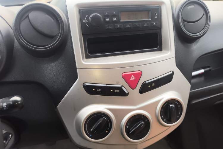 Used FAW Jiabao V80 2014 1.5L Extended All-in-One Standard Version Audio And AC Panel