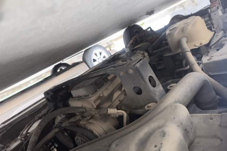 Used FAW Jiabao V80 2014 1.5L Extended All-in-One Standard Version Chassis Front Right