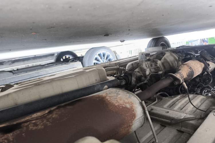 Used FAW Jiabao V80 2014 1.5L Extended All-in-One Standard Version Chassis Rear Left