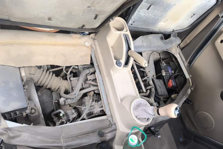 Used FAW Jiabao V80 2014 1.5L Extended All-in-One Standard Version Engine Bay