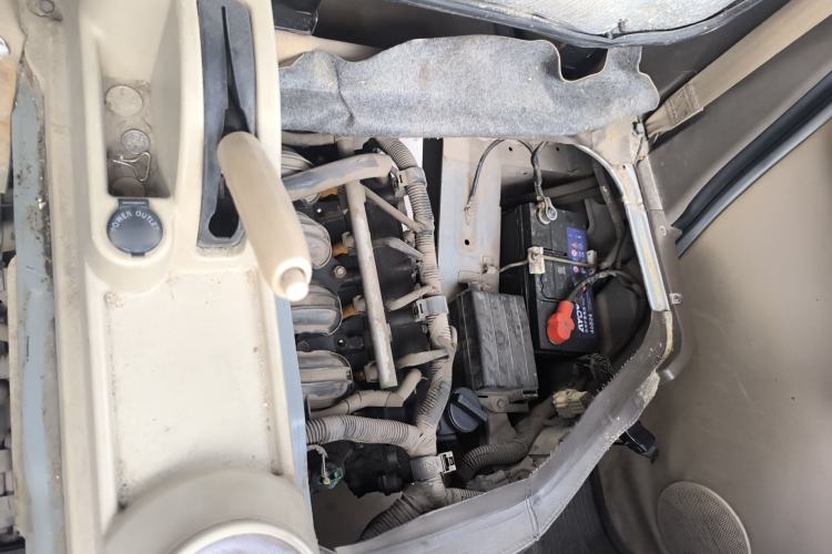 Used FAW Jiabao V80 2014 1.5L Extended All-in-One Standard Version Engine Bay Left