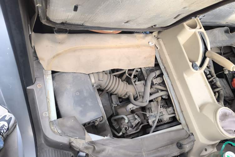 Used FAW Jiabao V80 2014 1.5L Extended All-in-One Standard Version Engine Bay Right