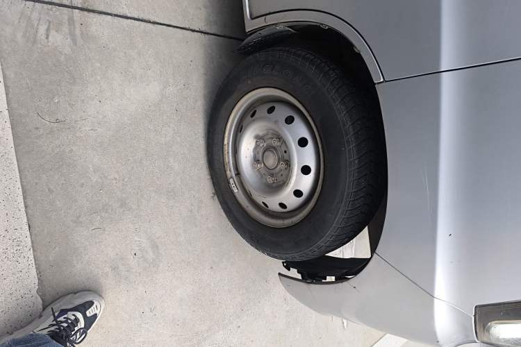 Used FAW Jiabao V80 2014 1.5L Extended All-in-One Standard Version Right Front Wheel Hub