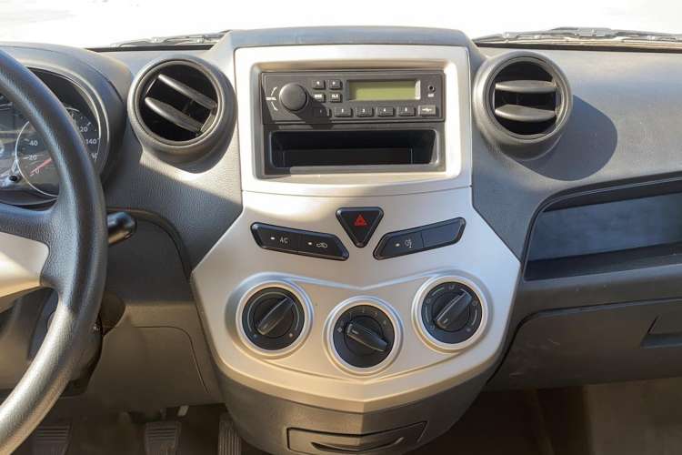 Used FAW Jiabao V80 2014 1.5L Extended All-in-One Standard Version Interior 6