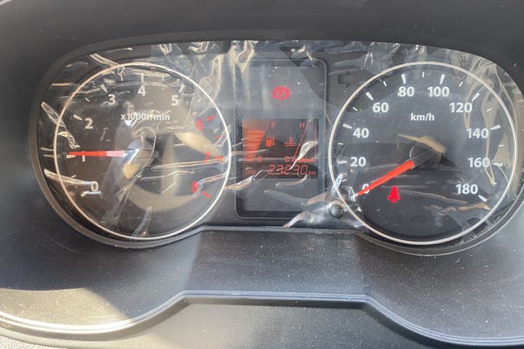 Used FAW Jiabao V80 2014 1.5L Extended All-in-One Standard Version Odometer Close Up