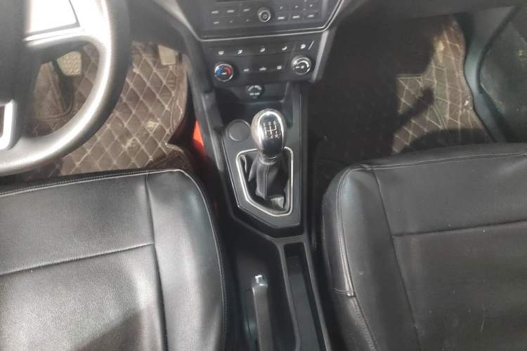 Used FAW Junpai A50 2018 1.5L Manual Standard Edition Gear Lever
