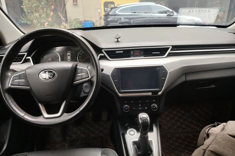 Used FAW Junpai A50 2018 1.5L Manual Luxury Model Center Console