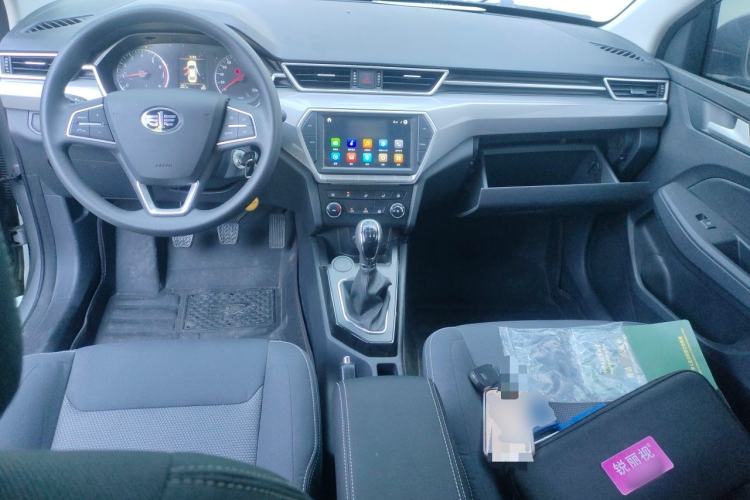 Used FAW Junpai A50 2018 1.5L Manual Comfort Model Center Console