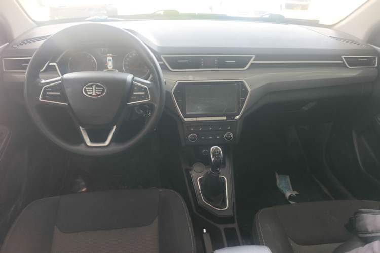 Used FAW Junpai A50 2018 1.5L Manual Comfort Model Center Console