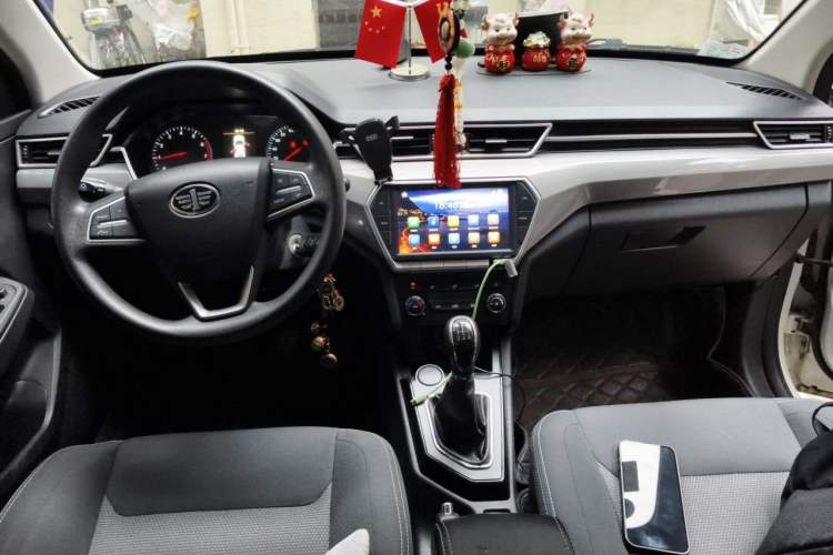 Used FAW Junpai A50 2018 1.5L Manual Comfort Model Center Console