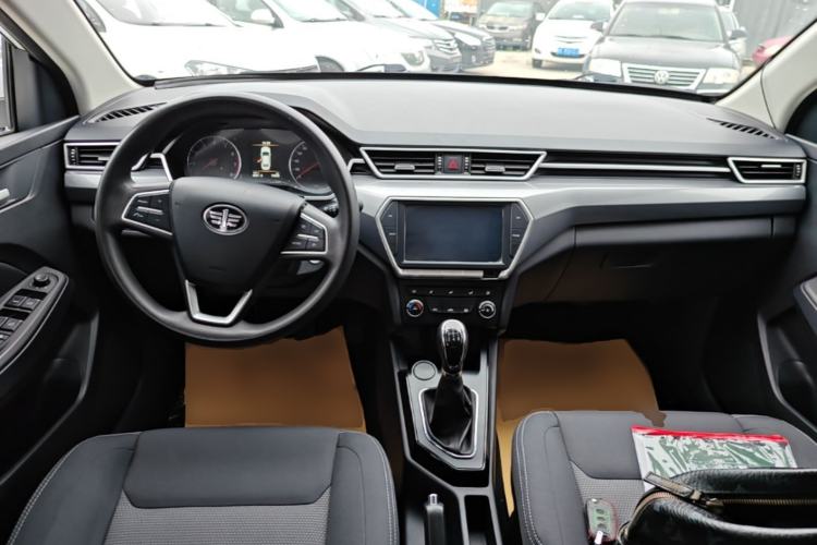 Used FAW Junpai A50 2018 1.5L Manual Comfort Model Center Console