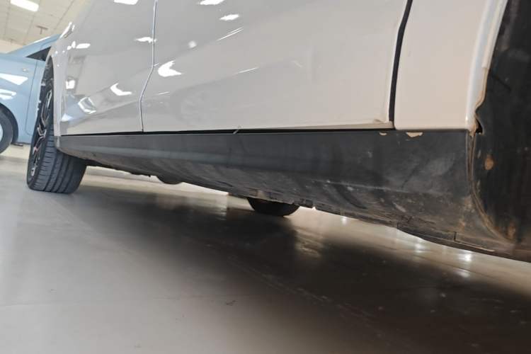 Used FAW Junpai A50 2018 1.5L Manual Luxury Model Left Side Sill
