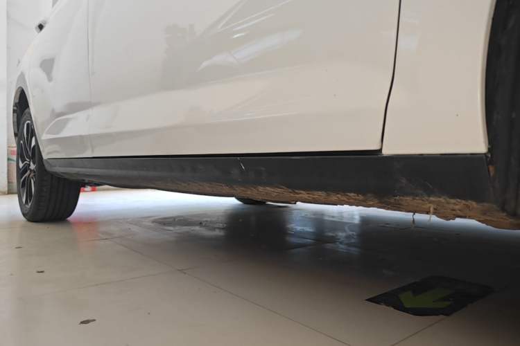 Used FAW Junpai A50 2018 1.5L Manual Luxury Model Right Side Sill