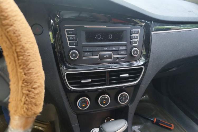 Used FAW Junpai A70 2016 1.6L Automatic Base Version Audio And AC Panel