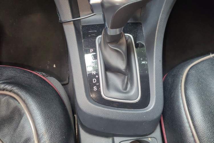 Used FAW Junpai A70 2016 1.6L Automatic Luxury Model Gear Lever