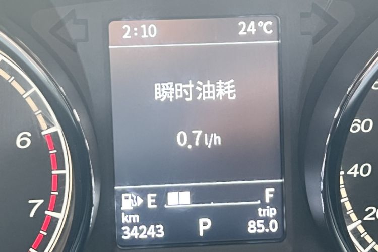 Used FAW Junpai A70 2016 1.6L Automatic Luxury Model Odometer Close Up