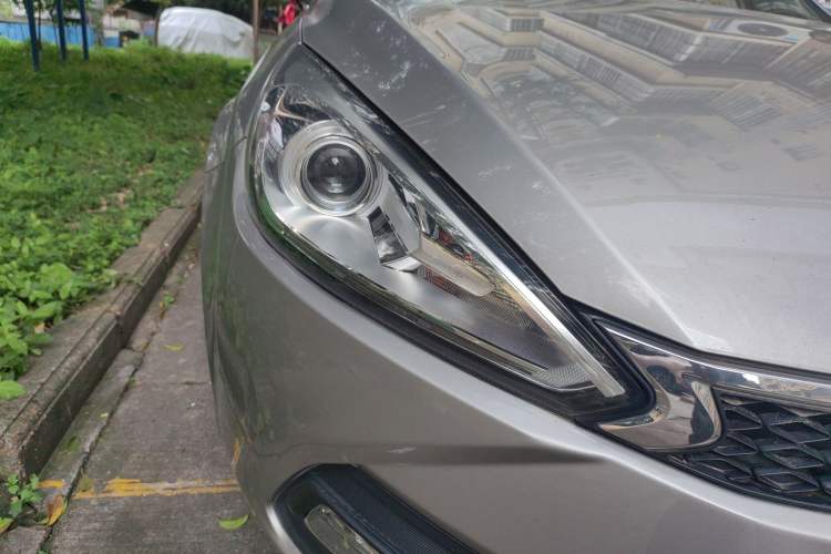 Used FAW Junpai A70 2016 1.6L Automatic Luxury Model Right Front Headlight