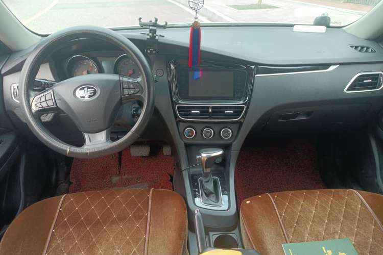 Used FAW Junpai A70 2016 1.6L Automatic Tech Version Center Console