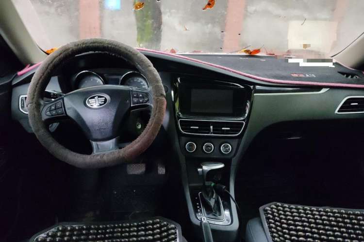 Used FAW Junpai A70 2016 1.6L Automatic Tech Version Center Console