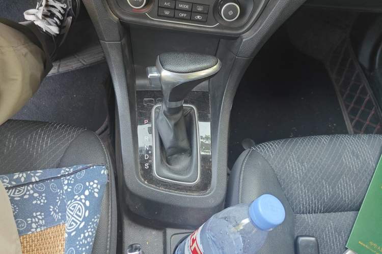 Used FAW Junpai A70 2016 1.6L Automatic Luxury Model Gear Lever