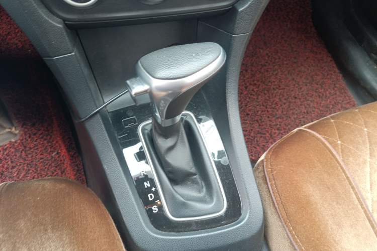 Used FAW Junpai A70 2016 1.6L Automatic Tech Version Gear Lever