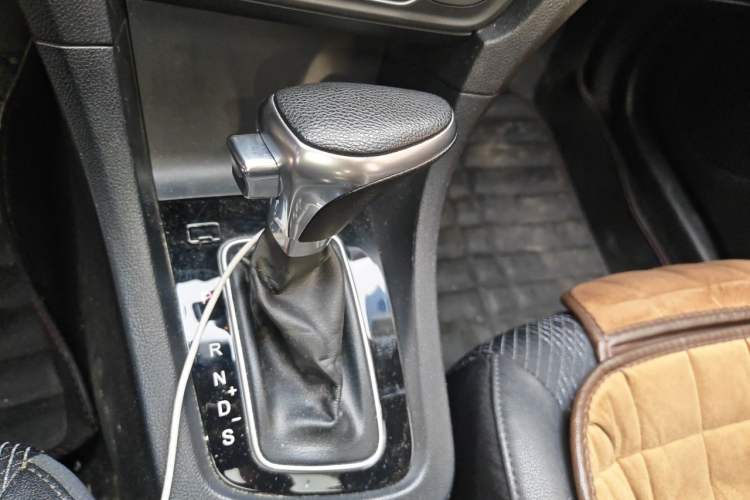 Used FAW Junpai A70 2016 1.6L Automatic Luxury Model Gear Lever