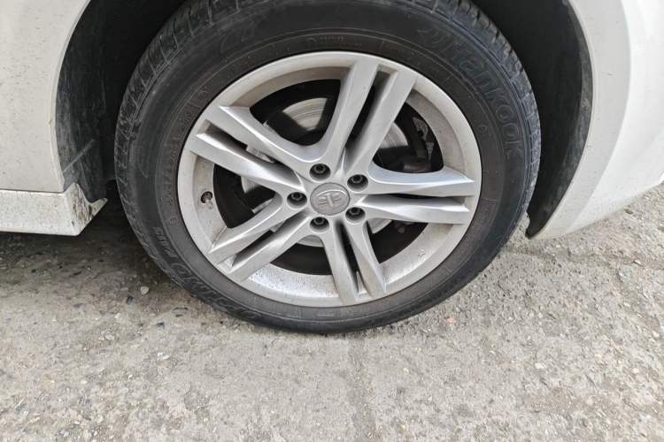 Used FAW Junpai A70 2016 1.6L Automatic Luxury Model Right Front Wheel Hub