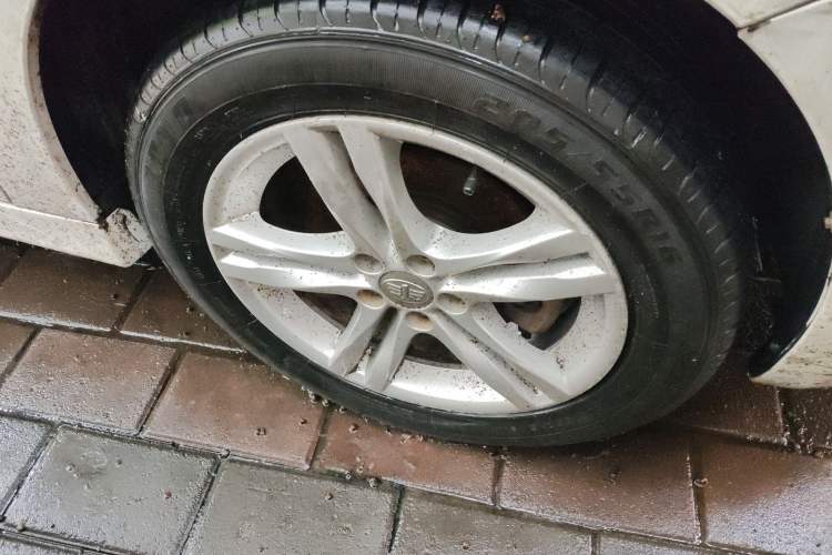 Used FAW Junpai A70 2016 1.6L Automatic Tech Version Right Front Wheel Hub