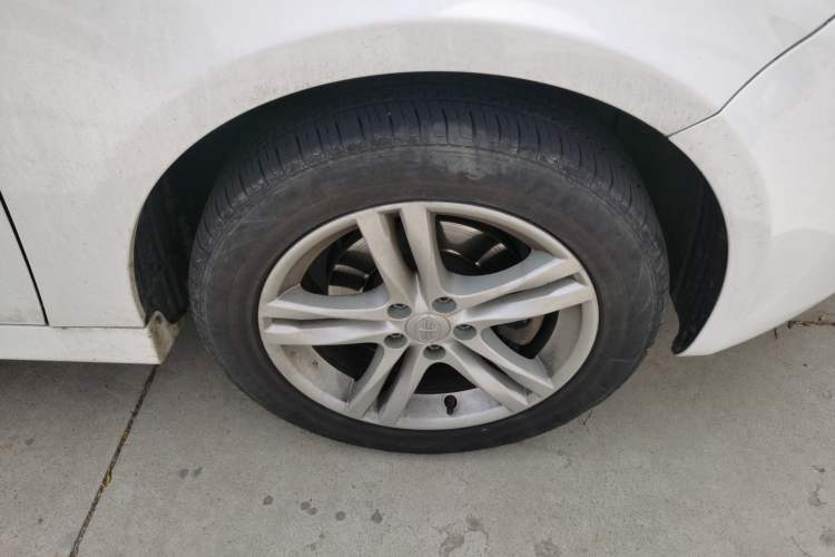 Used FAW Junpai A70 2016 1.6L Manual Luxury Edition Right Front Wheel Hub
