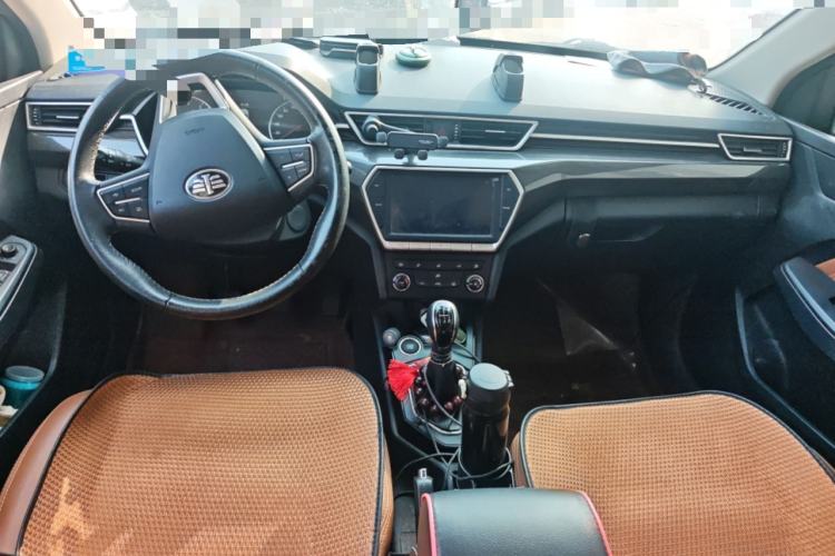 Used FAW Junpai CX65 2018 1.5L Manual Luxury Model Center Console