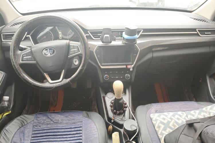 Used FAW Junpai CX65 2018 1.5L Manual Comfort Model Center Console