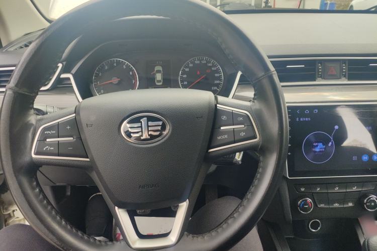 Used FAW Junpai CX65 2018 1.5L Manual Comfort Model Center Console
