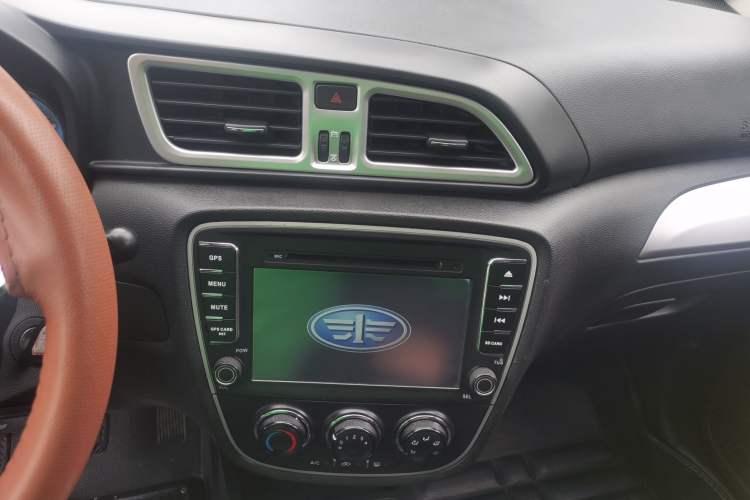 Used FAW Junpai D60 2015 1.5L Manual Standard Edition Audio And AC Panel