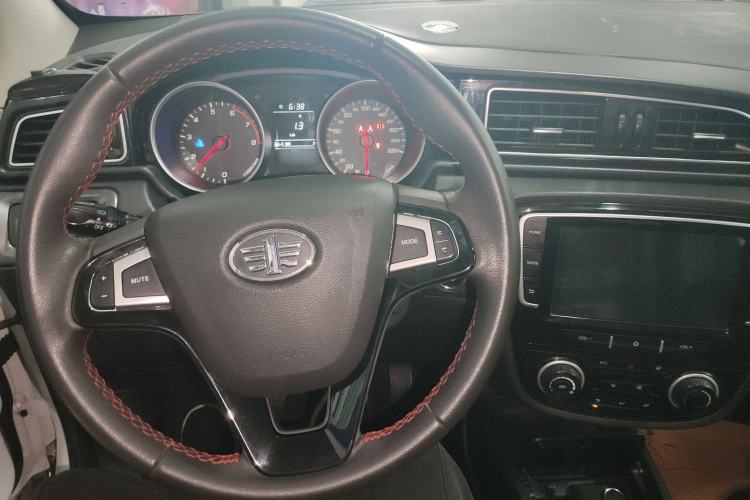 Used FAW Junpai D60 2017 1.5L Manual Luxury Version Center Console