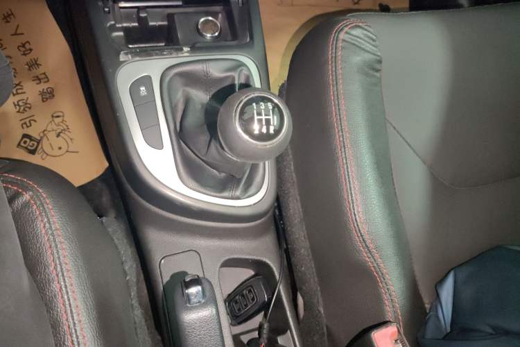 Used FAW Junpai D60 2017 1.5L Manual Luxury Version Gear Lever