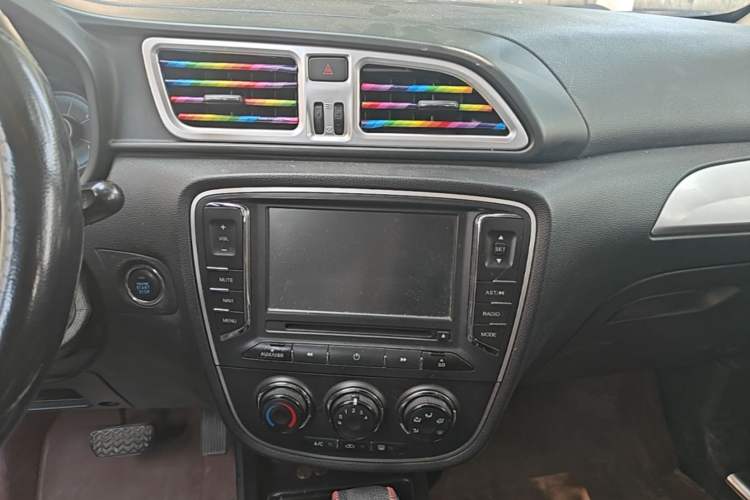 Used FAW Junpai D60 2015 1.8L Automatic Prestige Model Audio And AC Panel